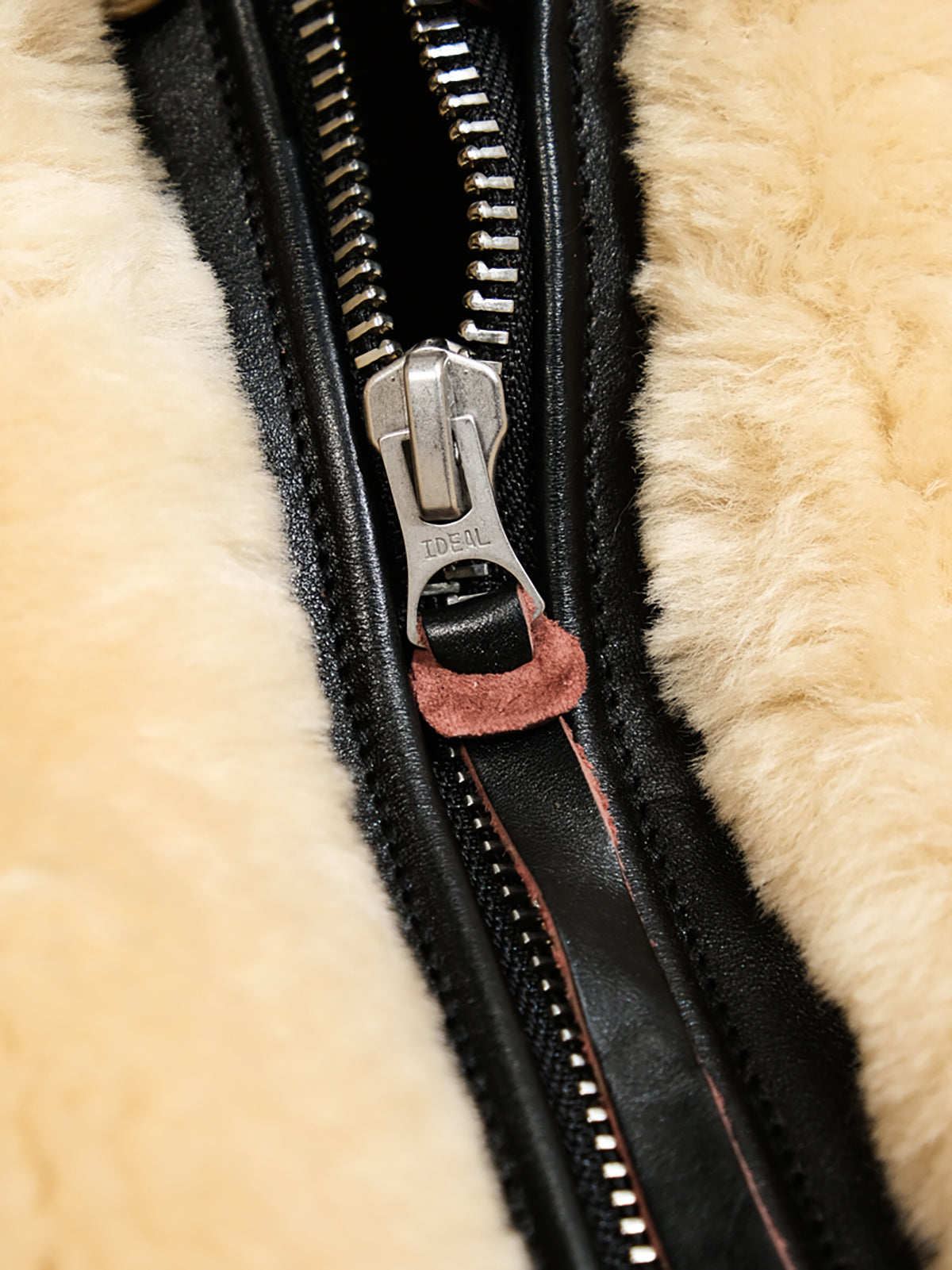 Shearling-Grizzly-Jacket-Beige-Details-3