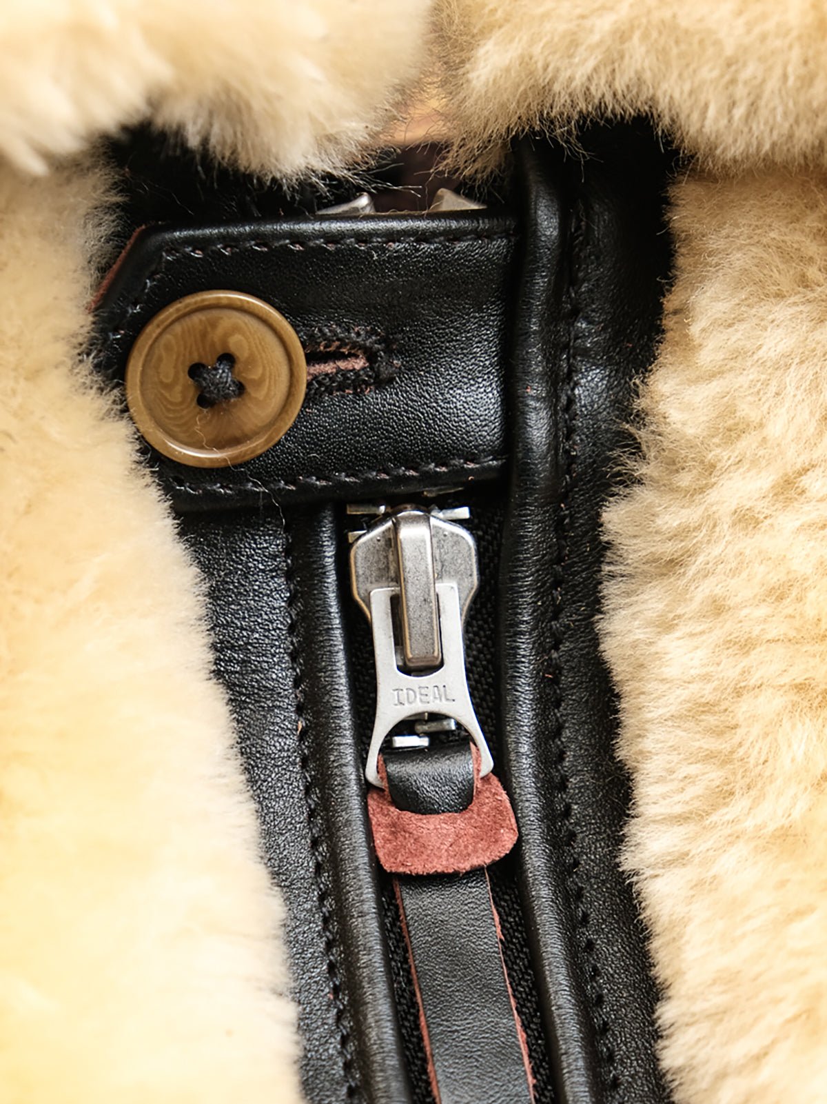 Shearling-Grizzly-Jacket-Beige-Details-7