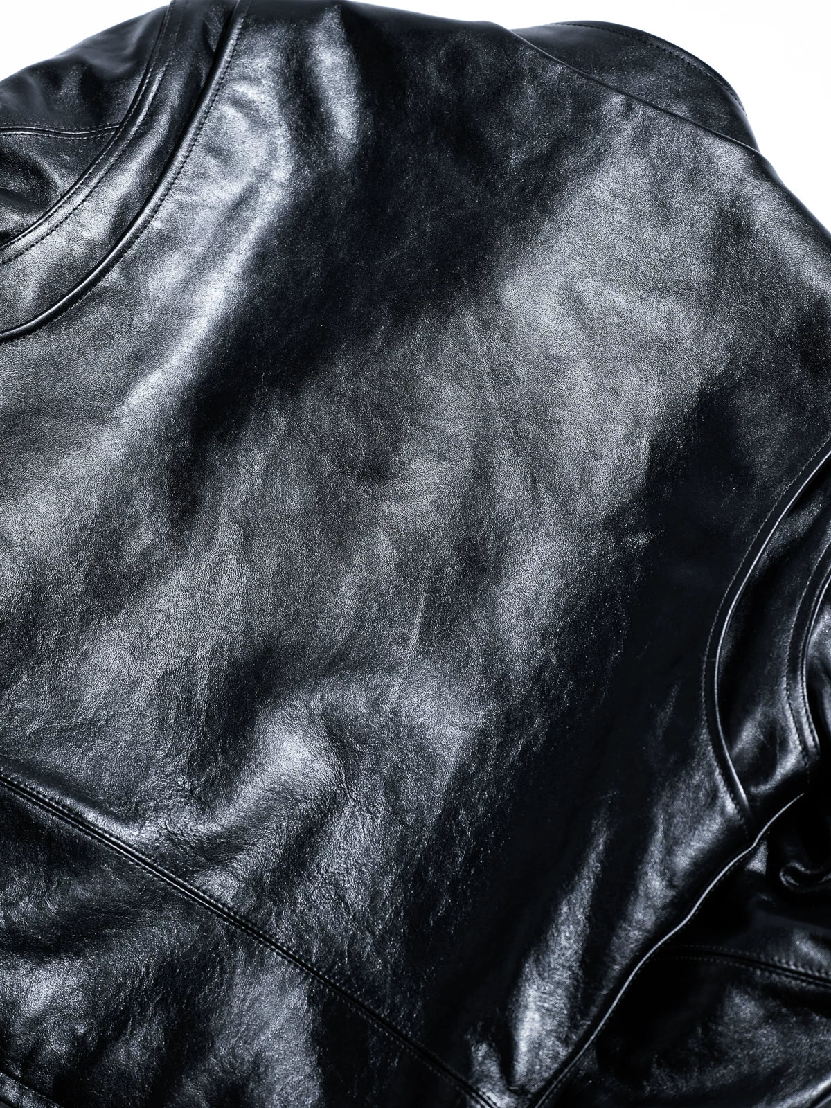 Back leather texture of the Mojave tea-core horsehide jacket
