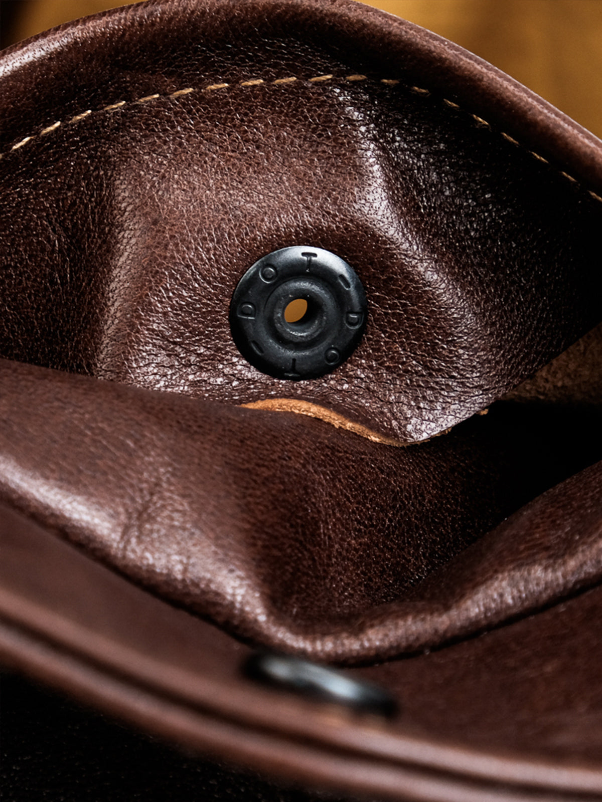 A2-Bomber-Jacket-Horse-Leather-Pocket-Button-Display