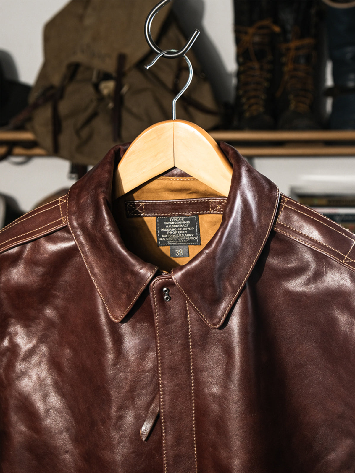 A2-Bomber-Jacket-Horsehide-Collar-Show-1