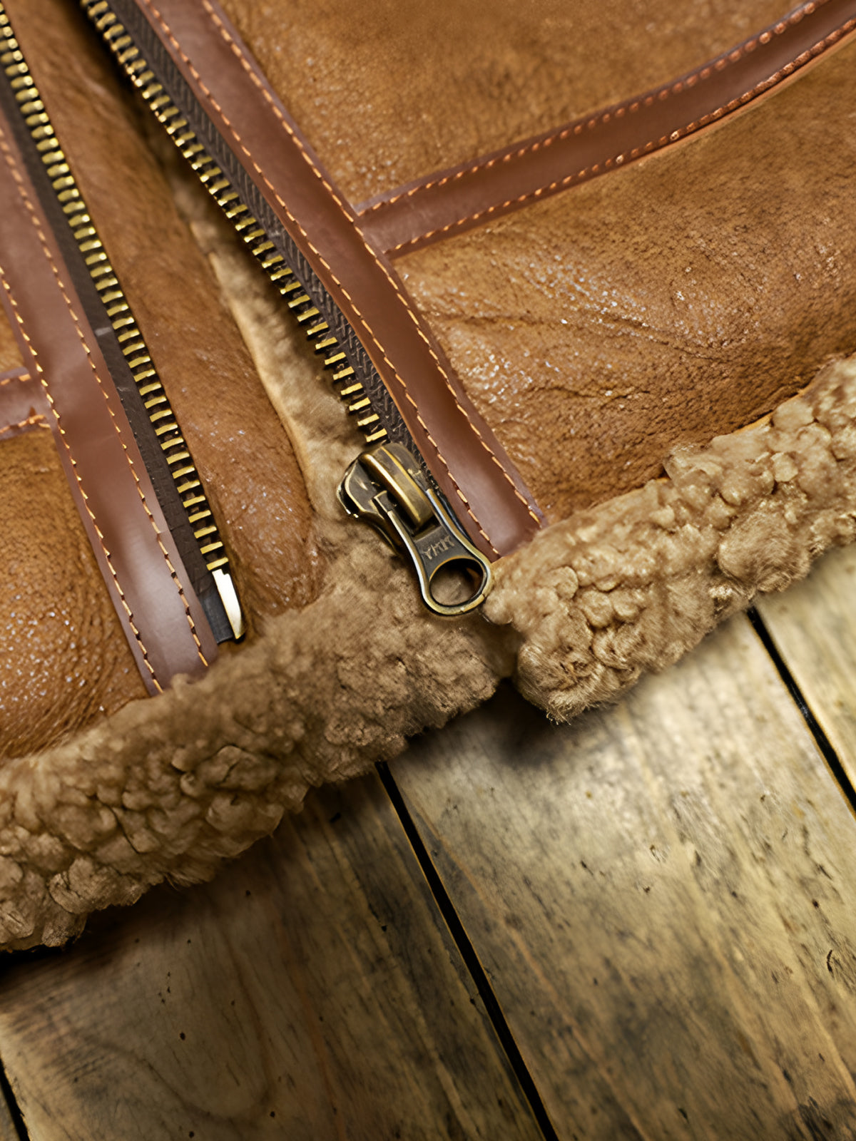 B-3-Sheepskin-Jacket-Light-Brown-Vintage-Zipper-Display