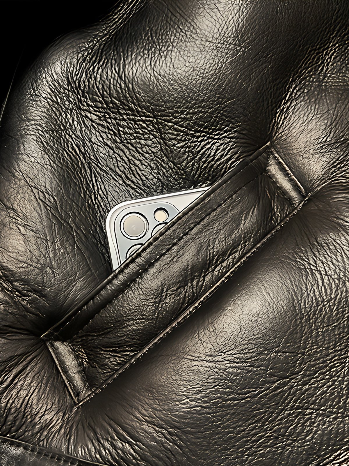 Black-sheepskin-jacket-pocket-details