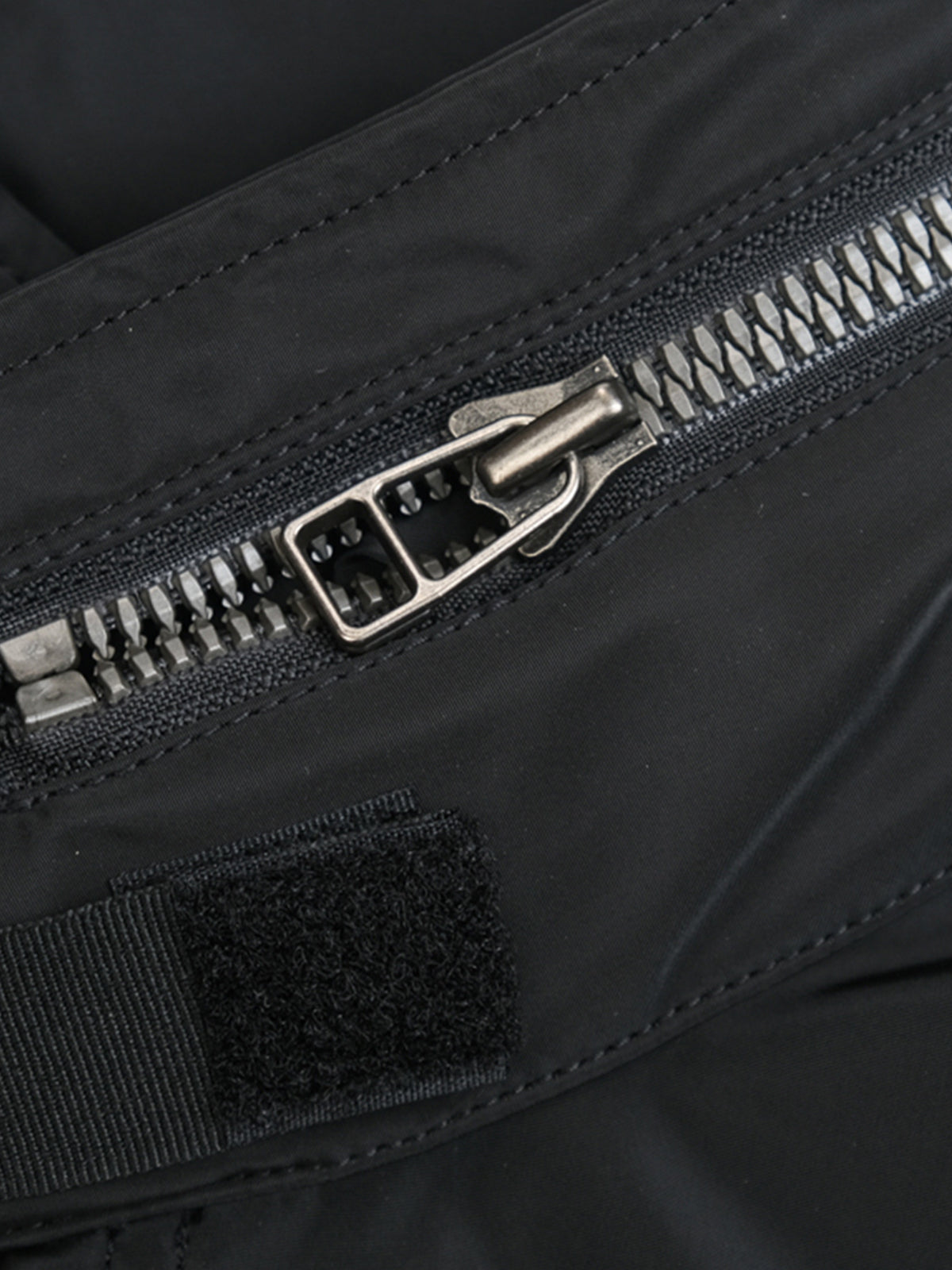 M-65-Field-Jacket-Black-Zipper-Display