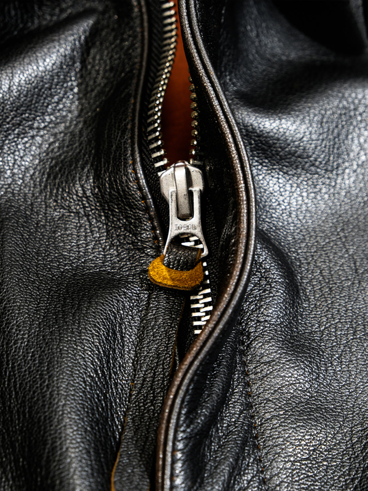 Vintage-goatskin-A2-bomber-jacket-zipper-display