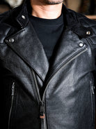 Close-up of the MALLORY IMOLA chest with IDEAL zipper pull, dot buttons and corduroy collar stand